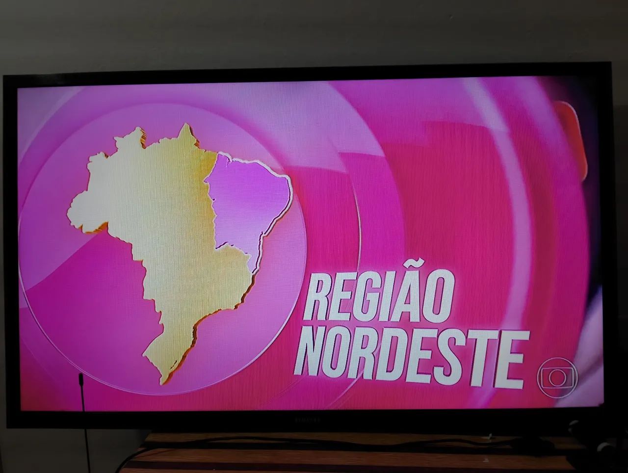 Vendo uma tv smart Samsung 32  - Foto 2