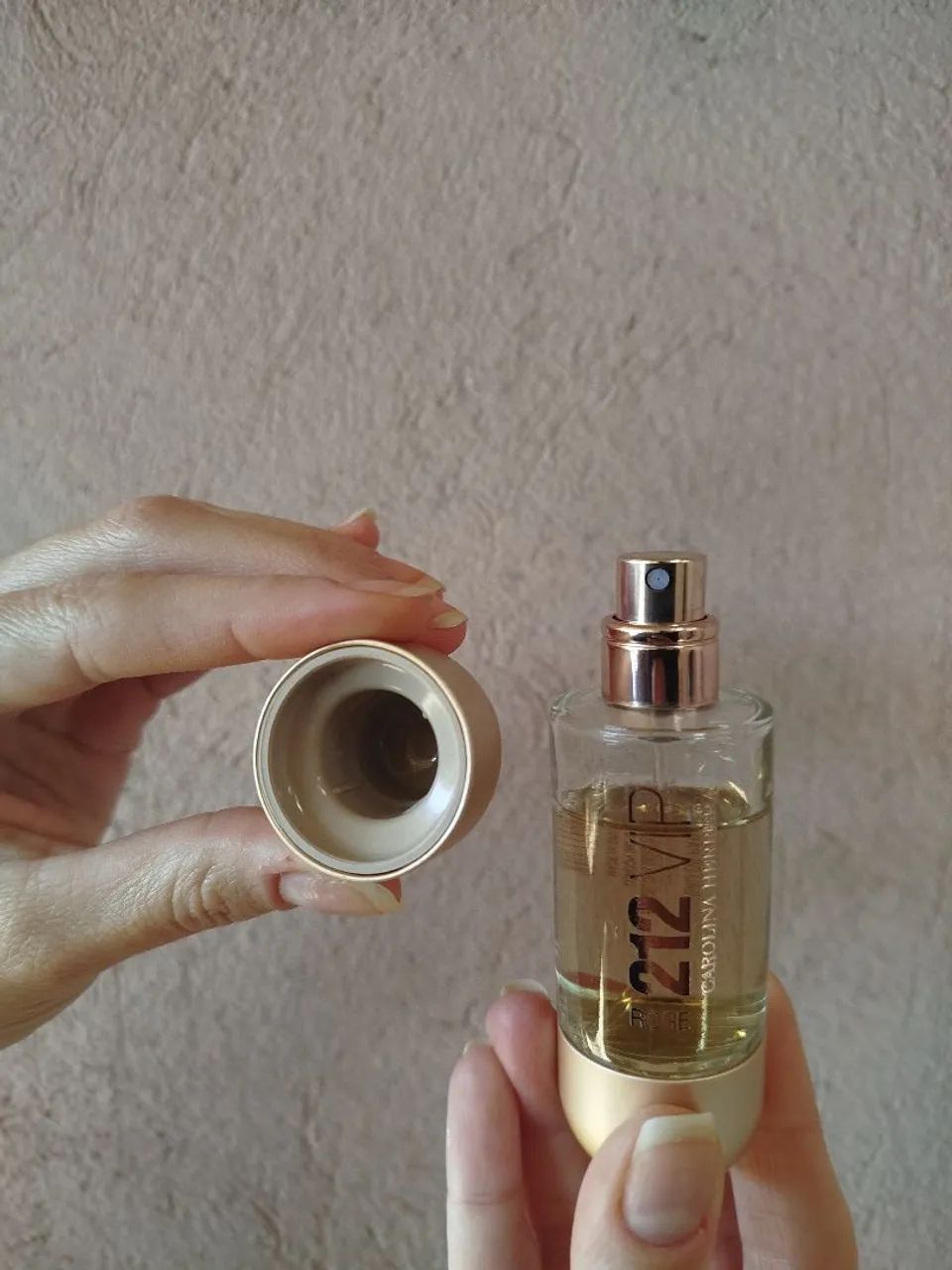 Perfume Carolina Herrera 212 vip Rosé  - Foto 3