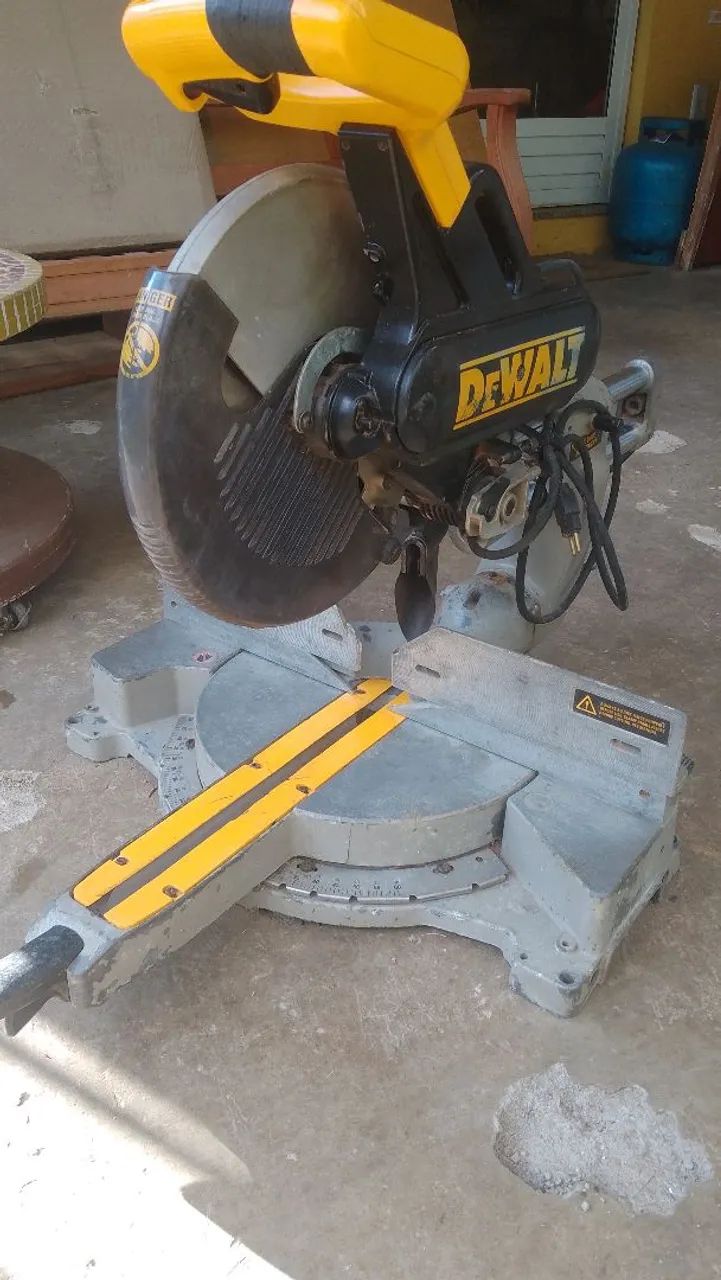 Serra meia esquadria Dewalt  - Foto 2