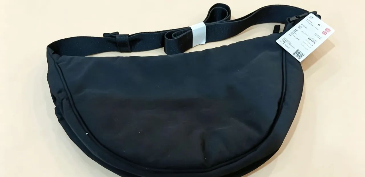 Bolsa original oniqlo preta comprada no Japão com nf  - Foto 5