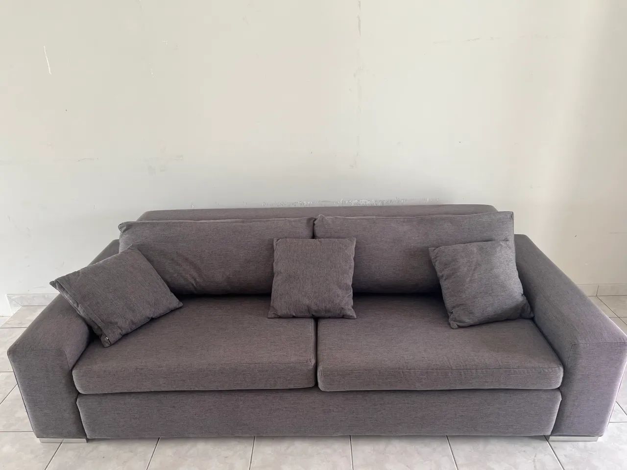 Sofá semi-novo Em linho  - Foto 4