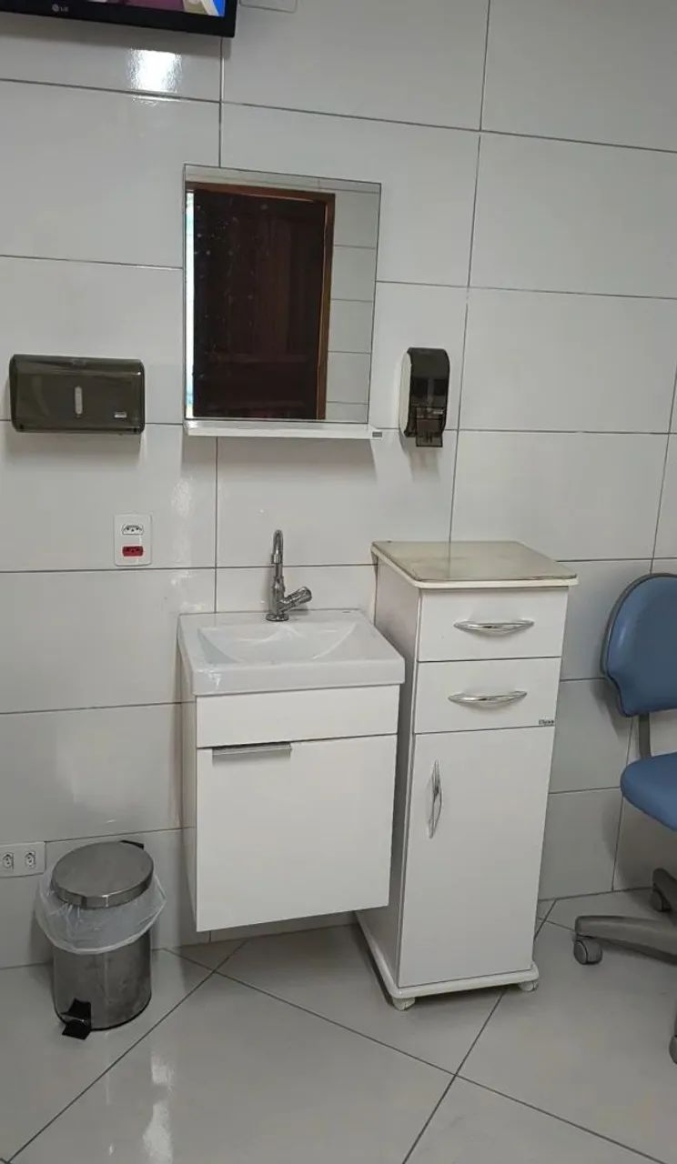 Kit de cadeira odontológica, mocho e equipamento para diagnóstico, compressor e armários.  - Foto 4