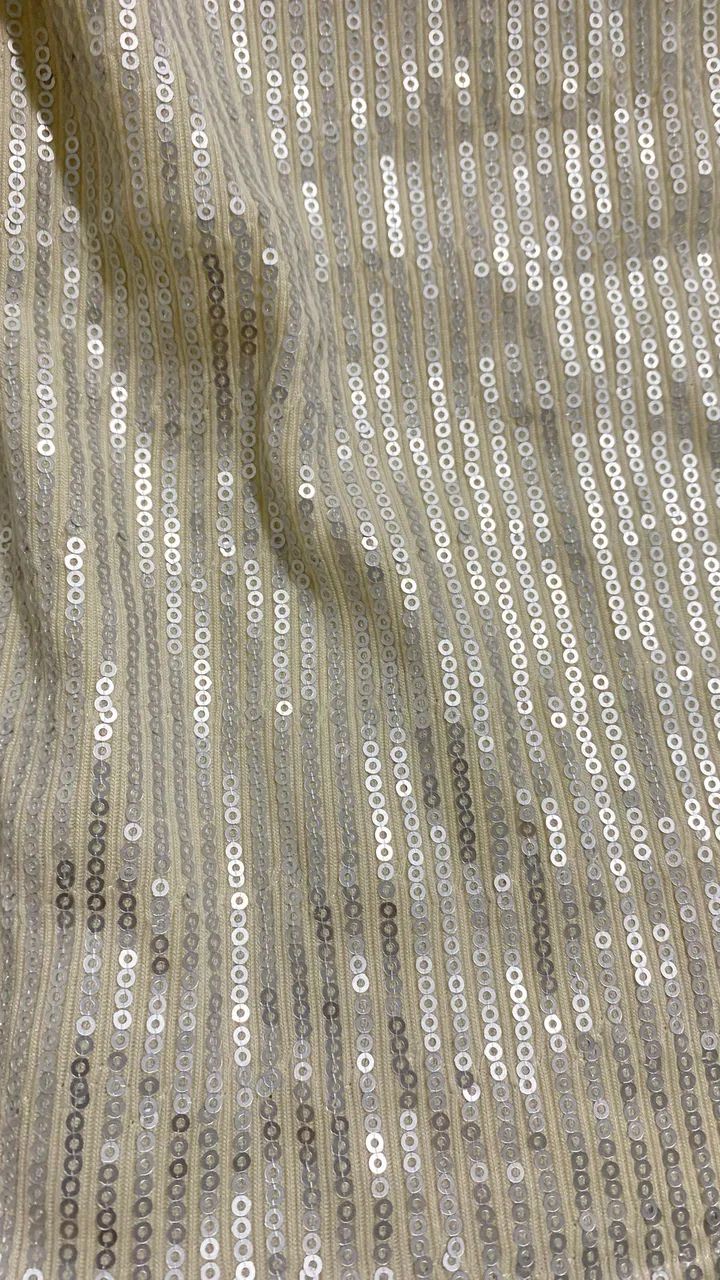 Camiseta Básica com Paetê prata TAM P - NOVA - Foto 4