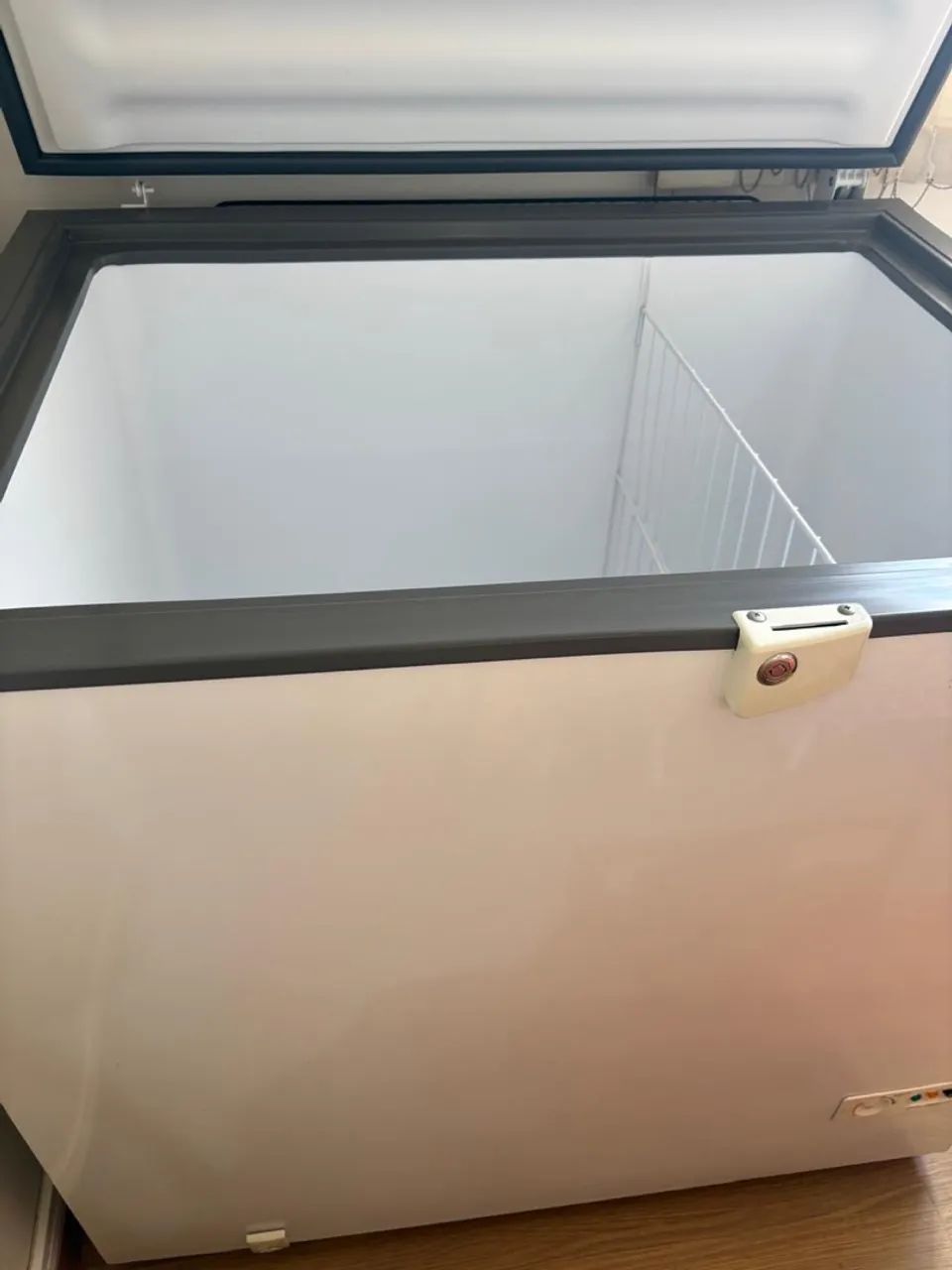 Freezer Horizontal Consul 305 Litros 127V - CHA31C - Foto 2