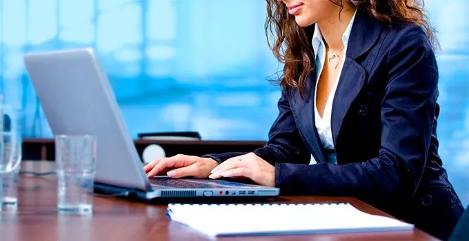 Moça Assistente de internet -  free lancer  / Coqueiral de Traparica