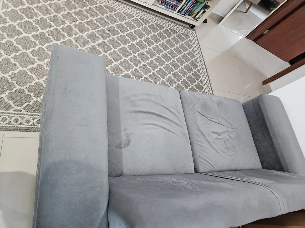 Sofá dois lugares cinza 