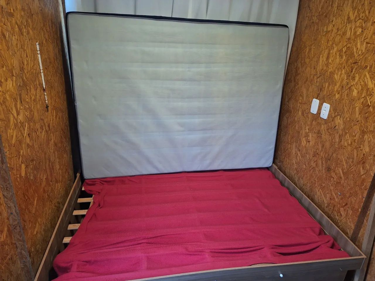 VENDE - SE CAMA DE CASAL COM BAÚ EMBAIXO  - Foto 5