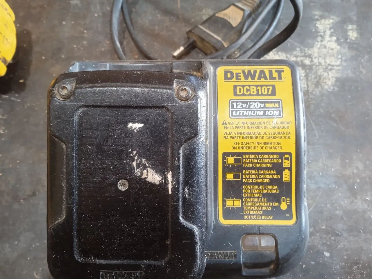 Parafusadeira dewalt 12v  - Foto 3