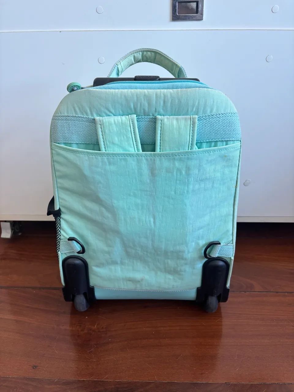 mochila kipling com rodinhas e alça verde-água - Foto 3