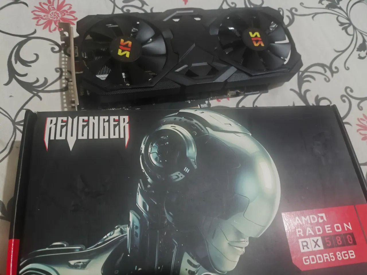 Vende-se essa placa de vídeo RX 580 8GB deu defeito não sei o que pode ser - Foto 2