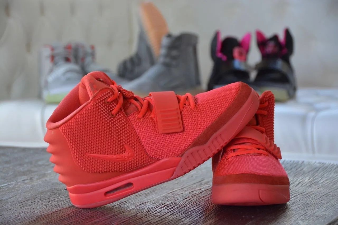 Tenis Raro Air Yeezy red october - Foto 2