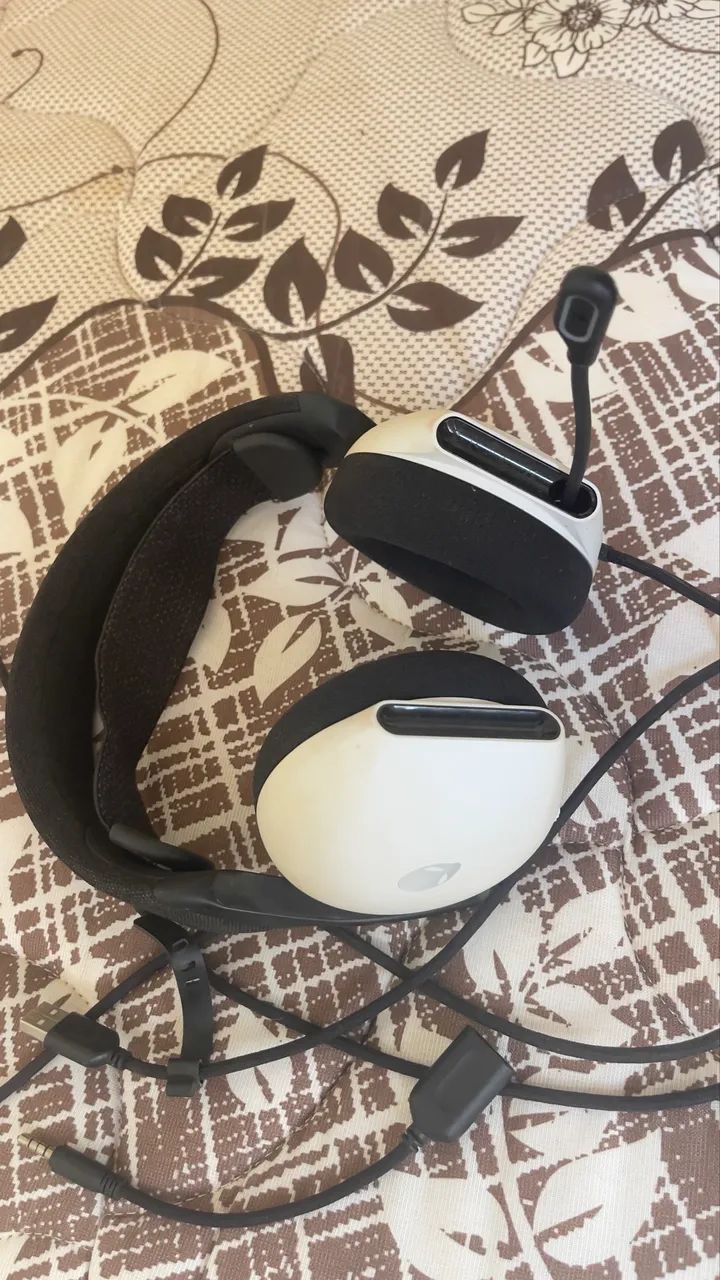 Headset Alienware com fio USB e adaptador P2 - Foto 2