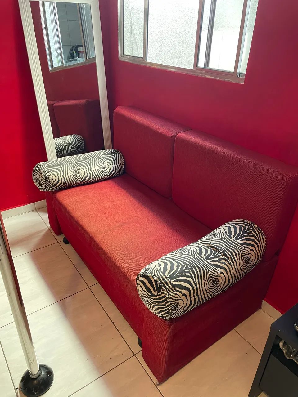 Sofá Vermelho com baú  - Foto 2
