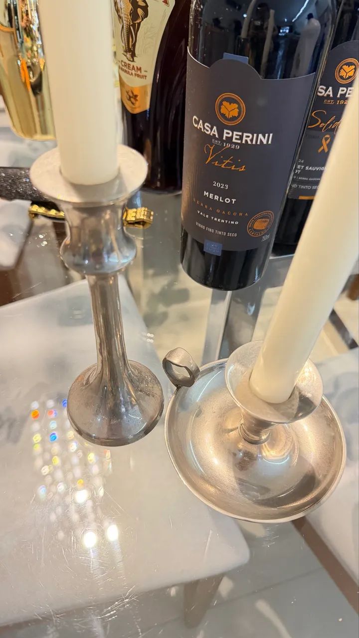  castiçal de  velas e velas 