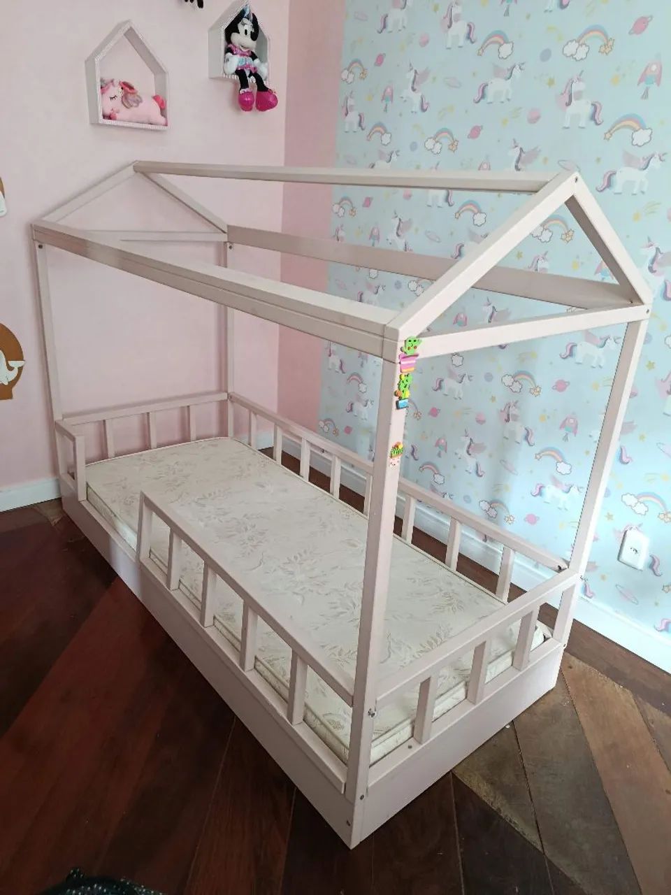 Cama Montessori casinha com colchão 