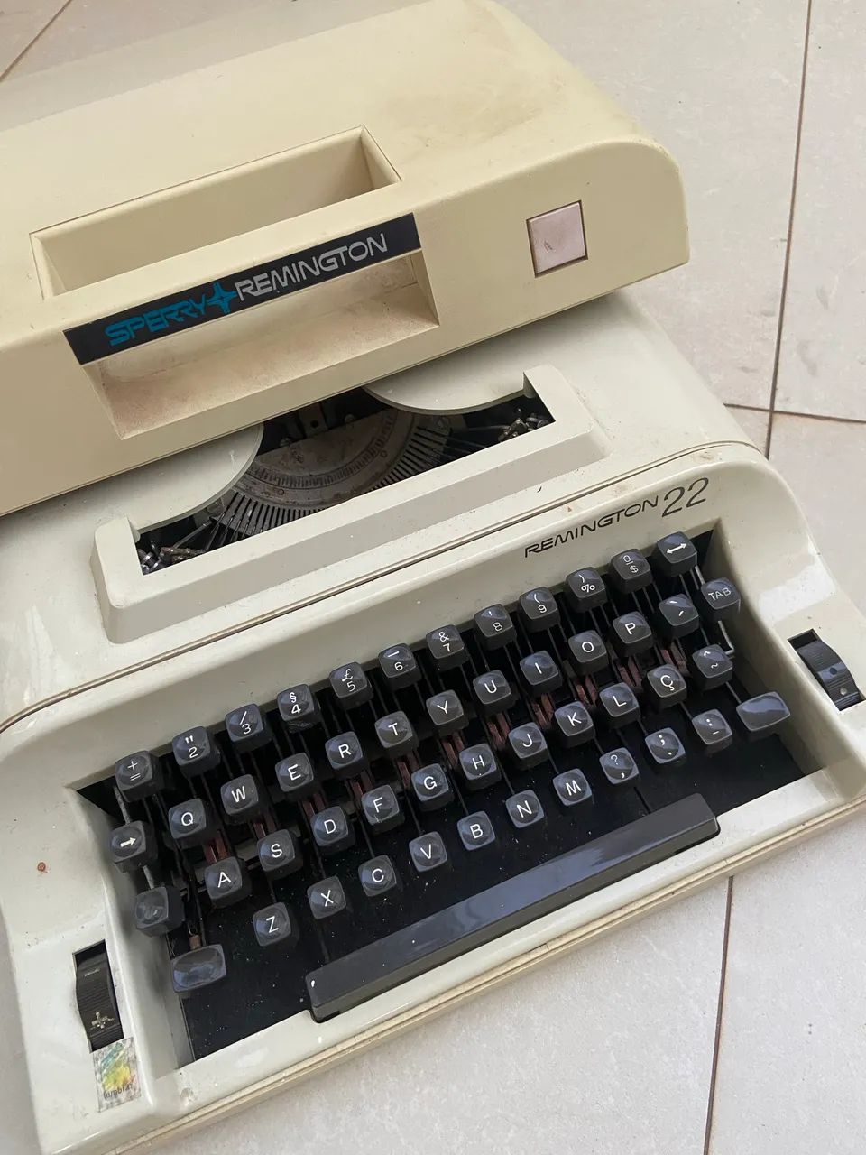MÁQUINA DE ESCREVER