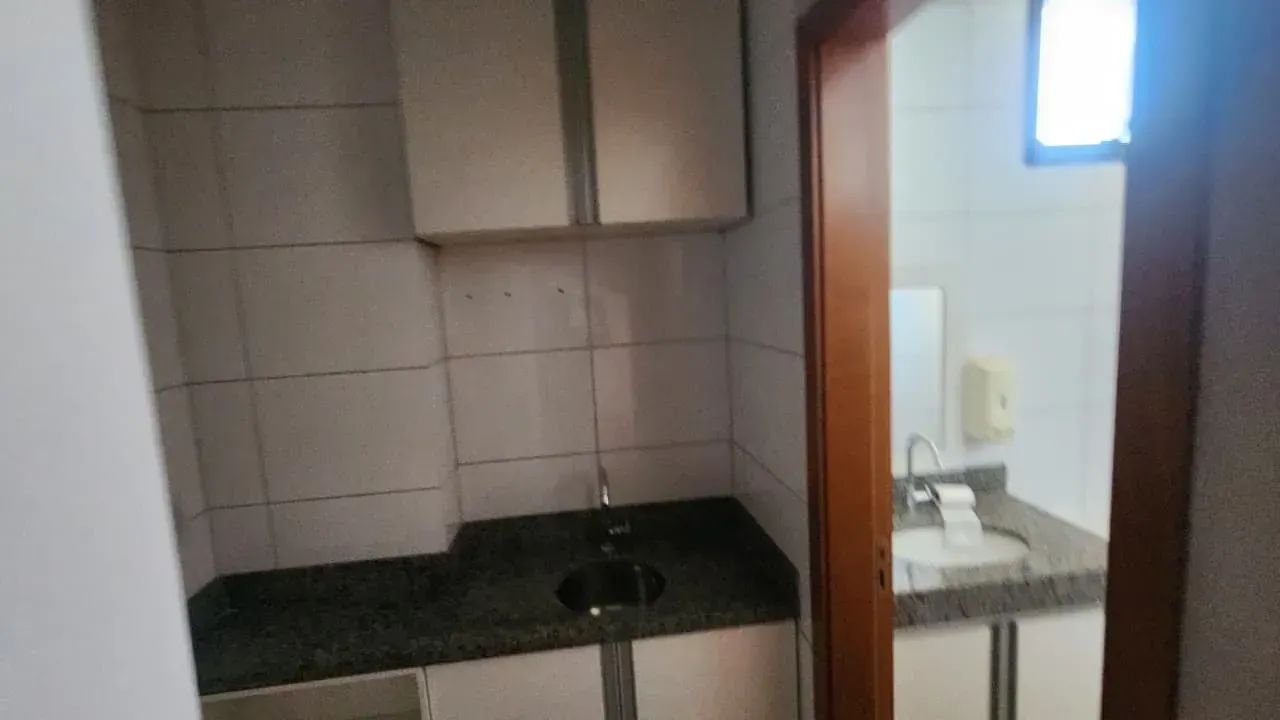 Alugo sala comercial com divisórias, aprox. 52m² área - Av. Hist. Rub. de Mendonça - Cuiab - Foto 5