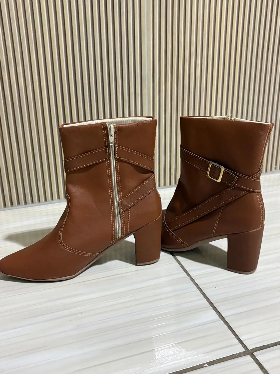 Bota Feminina Marrom - Foto 2