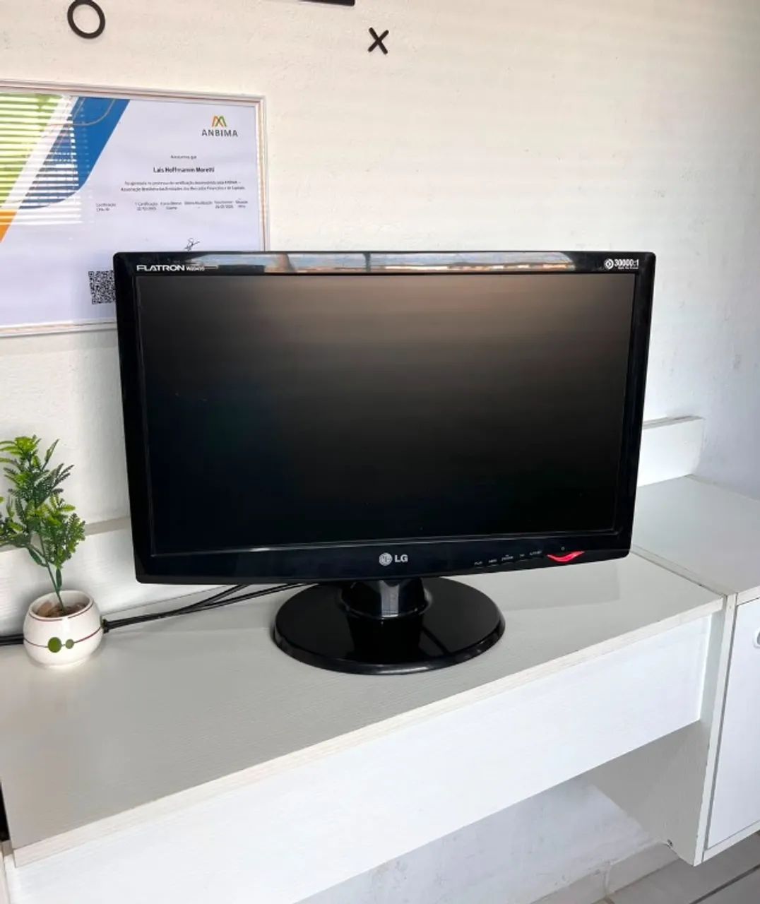 Monitor LG 20" - HD+ 1600px - Foto 2