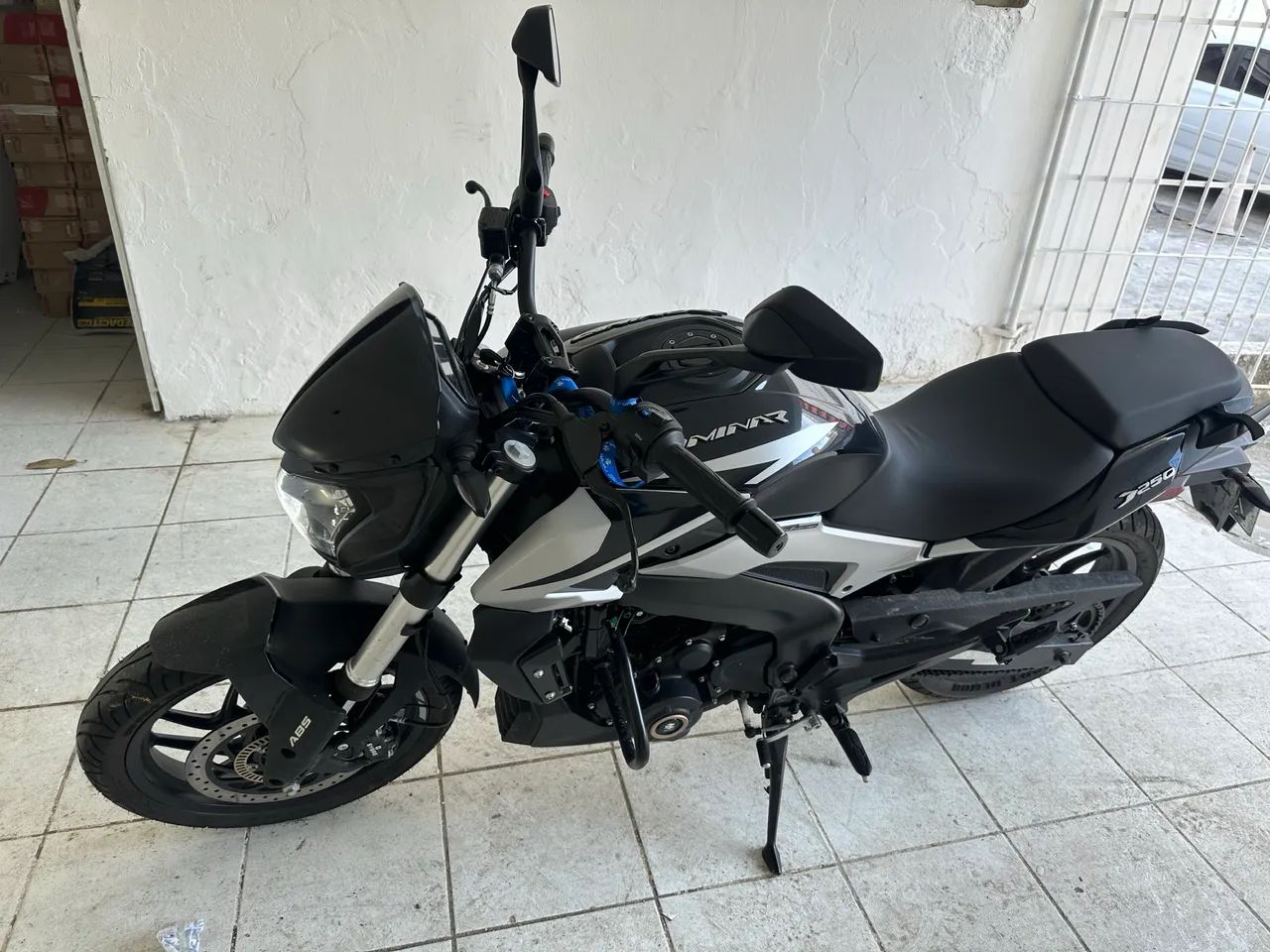 Bajaj Dominar 250 - Foto 2