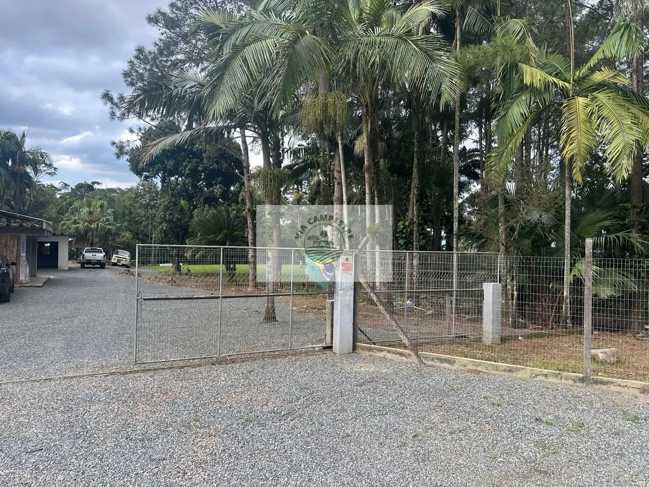 Propriedade rural com 22.400 m2, escriturada, com casa de 4 dormitorios, com riacho