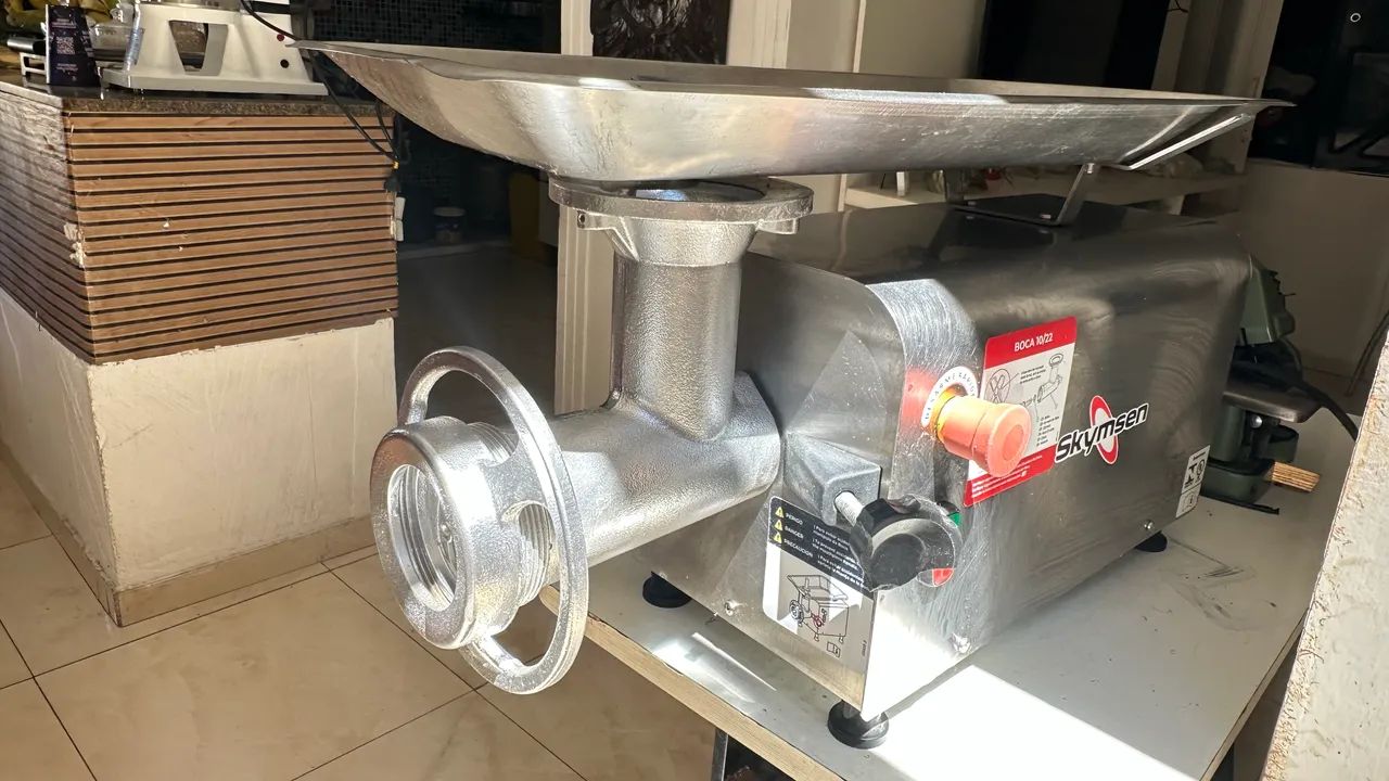Vendo moinho para carne e serra para frigorífico - Foto 5