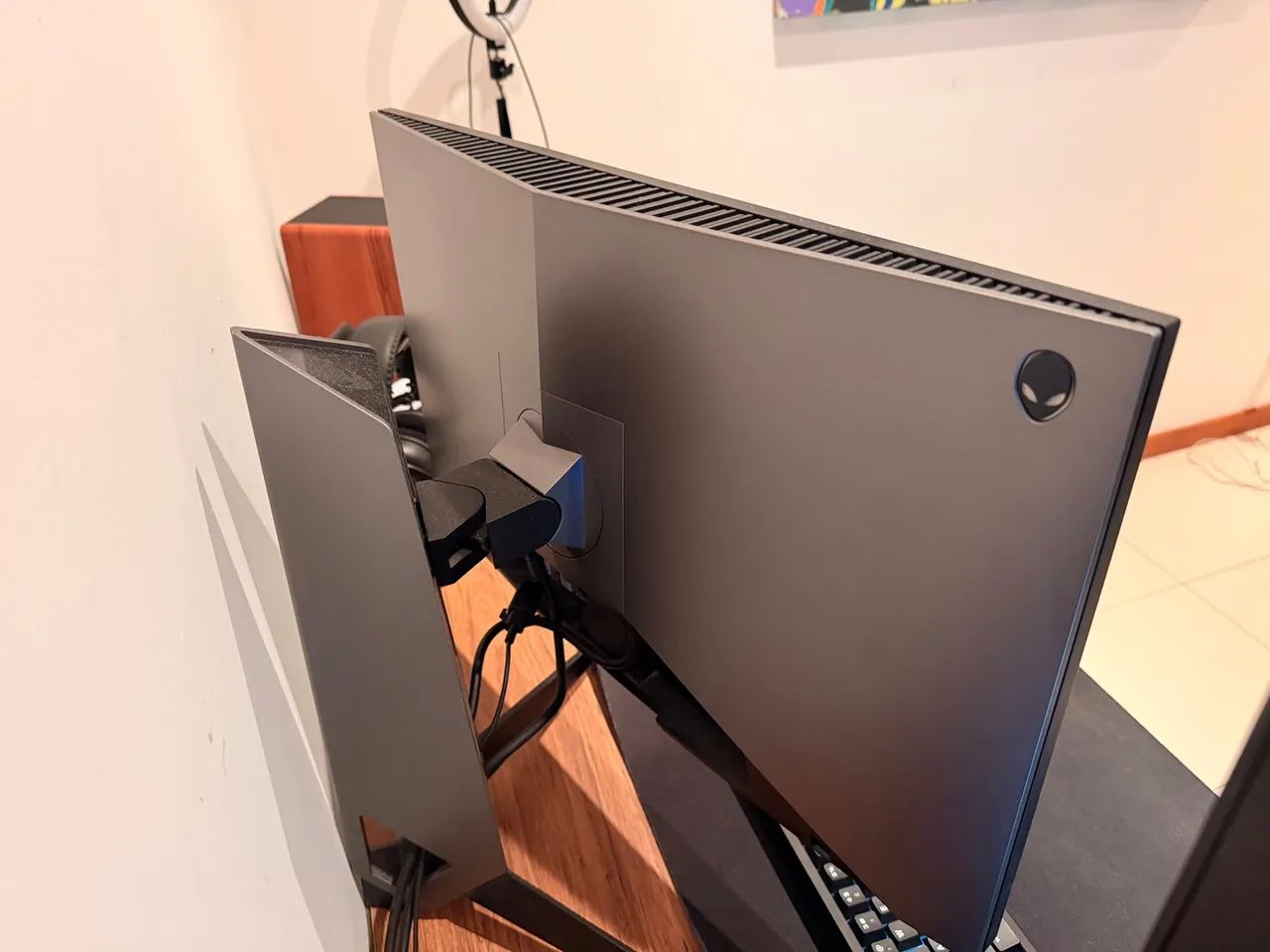 Monitor Alienware 240Hz Gamer IPS G-Sync  - Foto 3