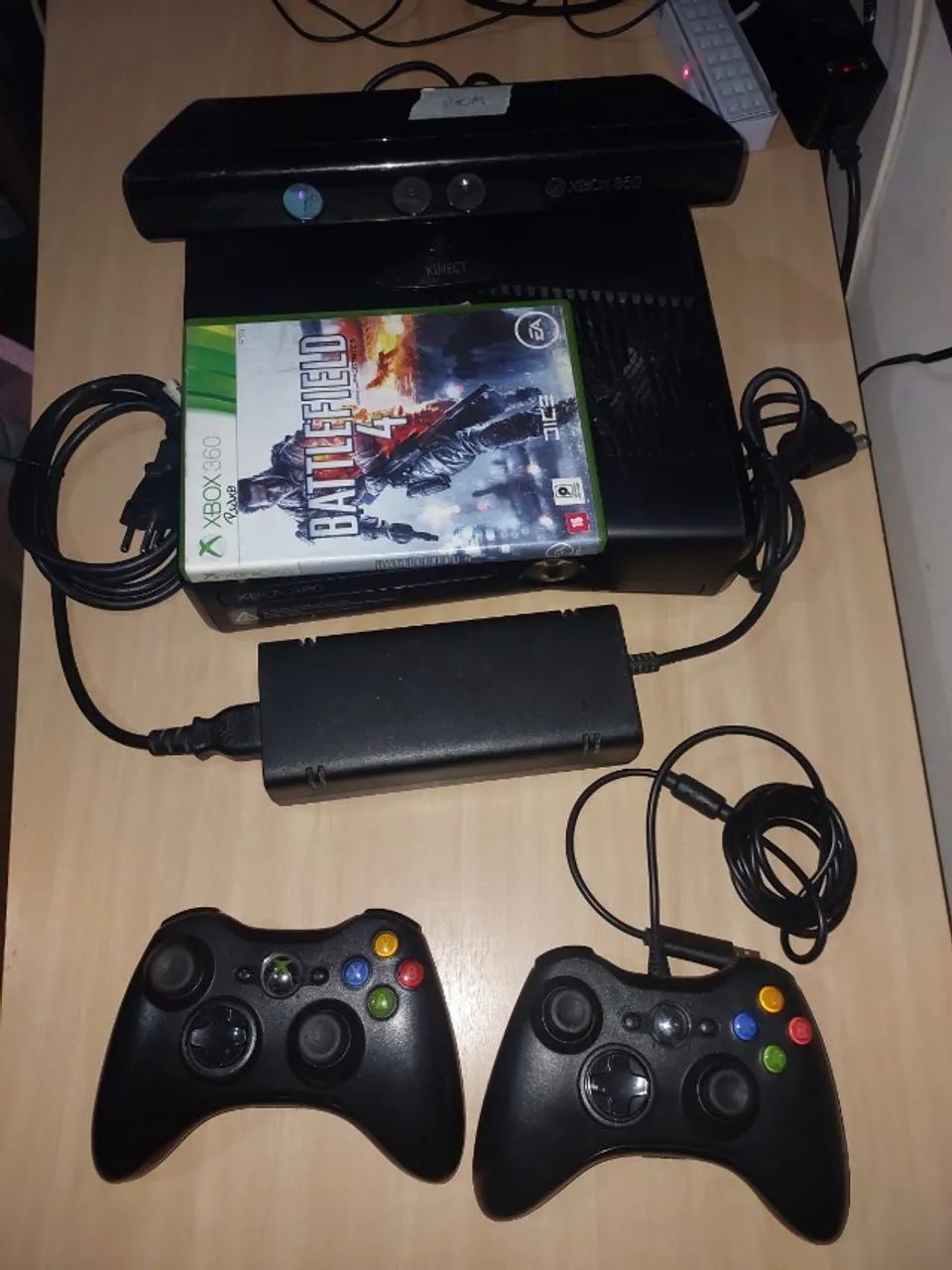 Microsoft Xbox 360 Slim 4gb + Kinect E Jogo