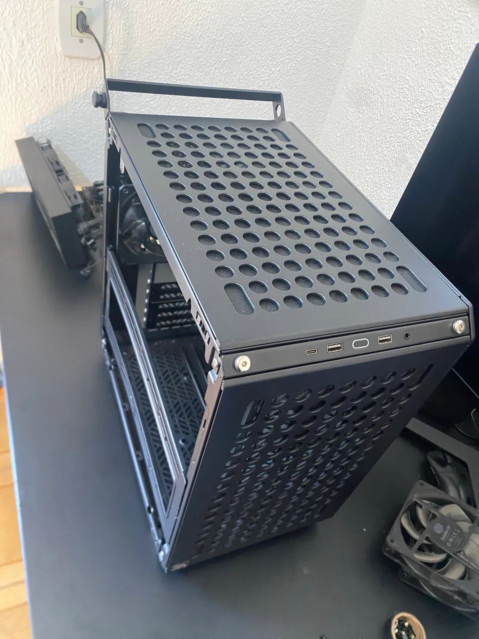 Gabinete cooler master Qube 500  - Foto 3