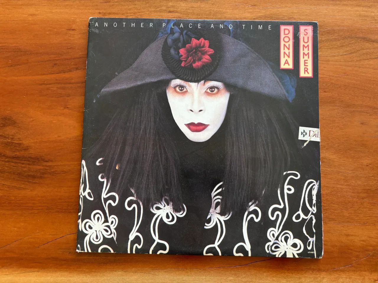 2 discos de vinil das cantoras Tina Turner e Donna Summer - Foto 5