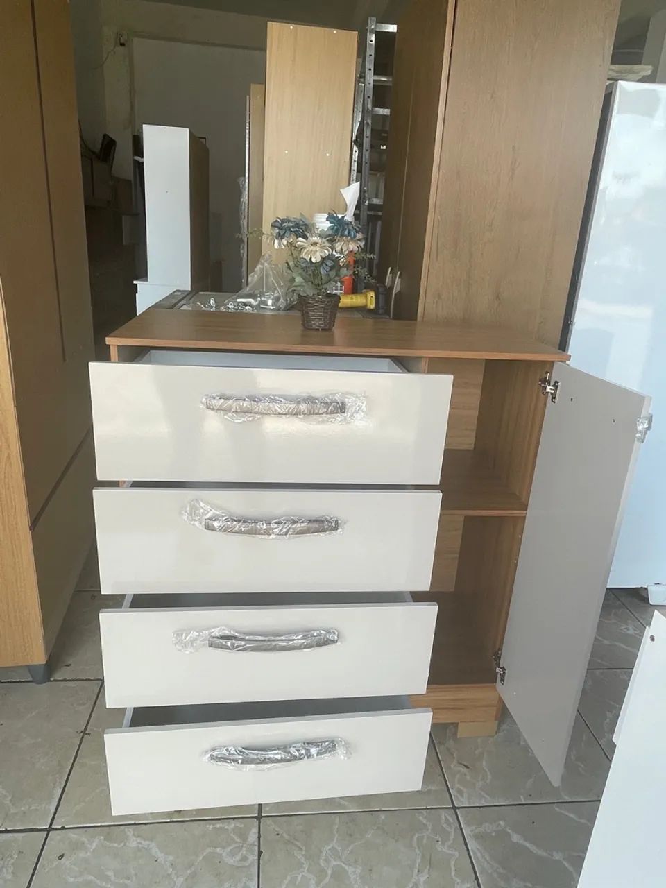Cômoda 4 gavetas  - Foto 2