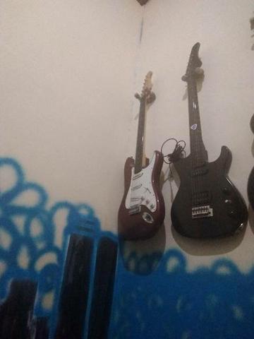 2 guitarras baratinho pra desapega