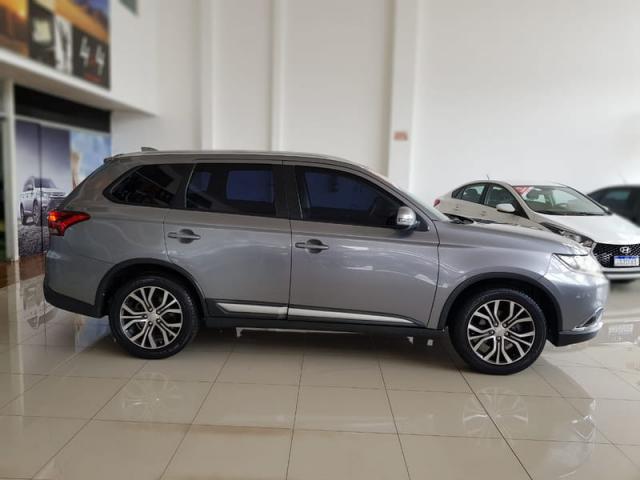 MITSUBISHI OUTLANDER 2.0 COMFORT 7 LUGARES AUT - Foto 4
