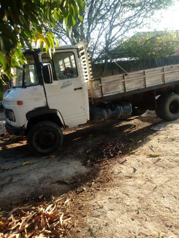 Vendo troco ano 83 608 pesso 27 mil - Foto 2