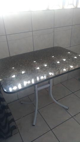 Mesa + 4 cadeiras