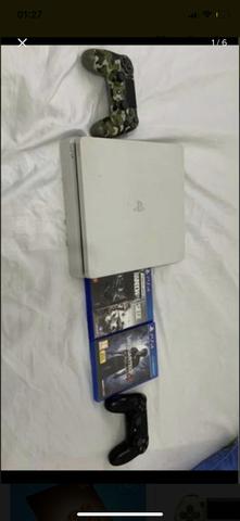 Vendo ps4 branco 500gb com 2 jogos e 2 controles