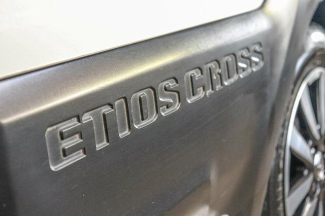 Toyota Etios Cross - Foto 8