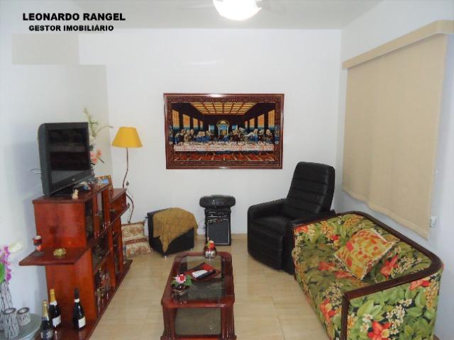 Casa duplex 3quartos, com possibilidade de ganho de renda, em jardim Meriti