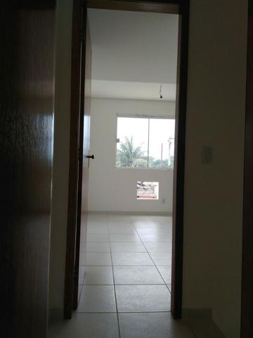 Mude Hoje! Duas Suites! Frente de Rua! - Foto 9
