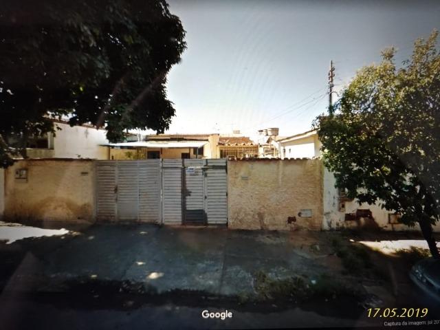 Vendo duas Casas antigas no centro, próximo do armazém Pérola