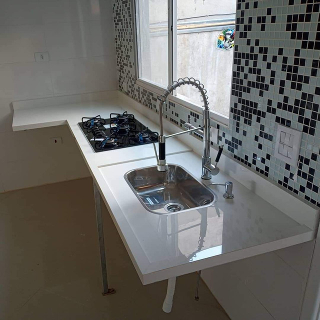 Bancada, nichos, lavatórios em porcelanato