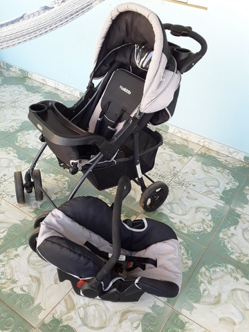 Carrinho, bebê conforto e berço