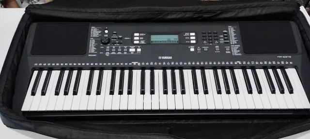 Teclado musical Yamaha PSR Series PSR-E373 61 teclas preto