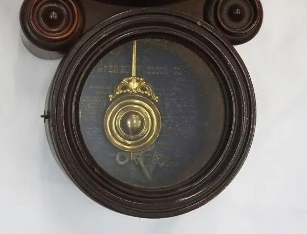 antigo relógio oito waterbury calendário, medidas 56 x 34 cm - Foto 3