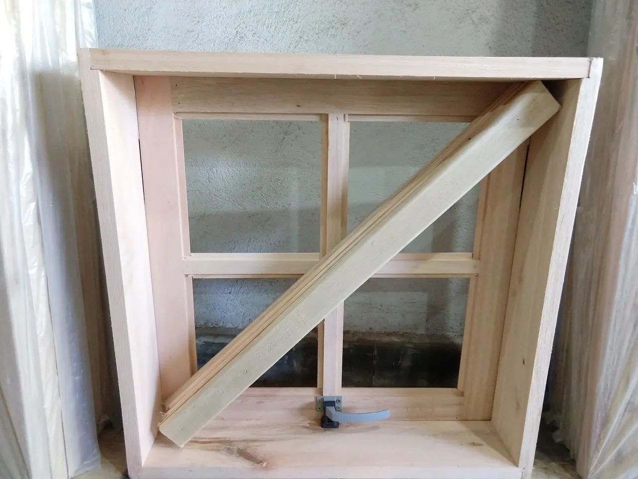 Janela maxiar madeira 50x50cm