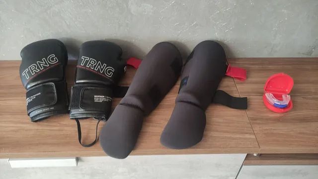 Kit Muay Thai (luva, caneleira e protetor bucal)