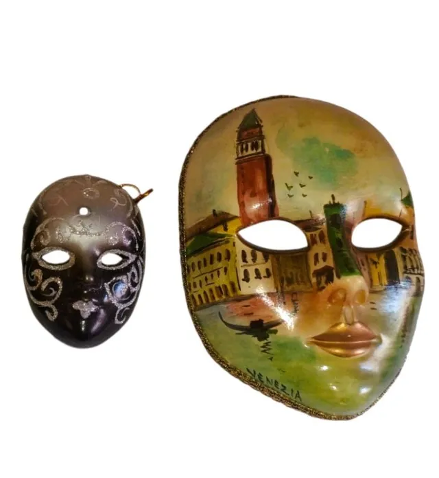 Antigo Par esculturas parede representando Máscaras Veneziana (Italia) *Descrição