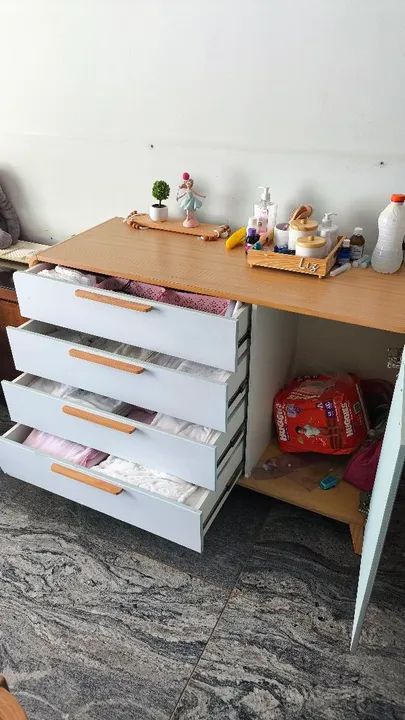 Kit com berço e cômoda evolutivo 