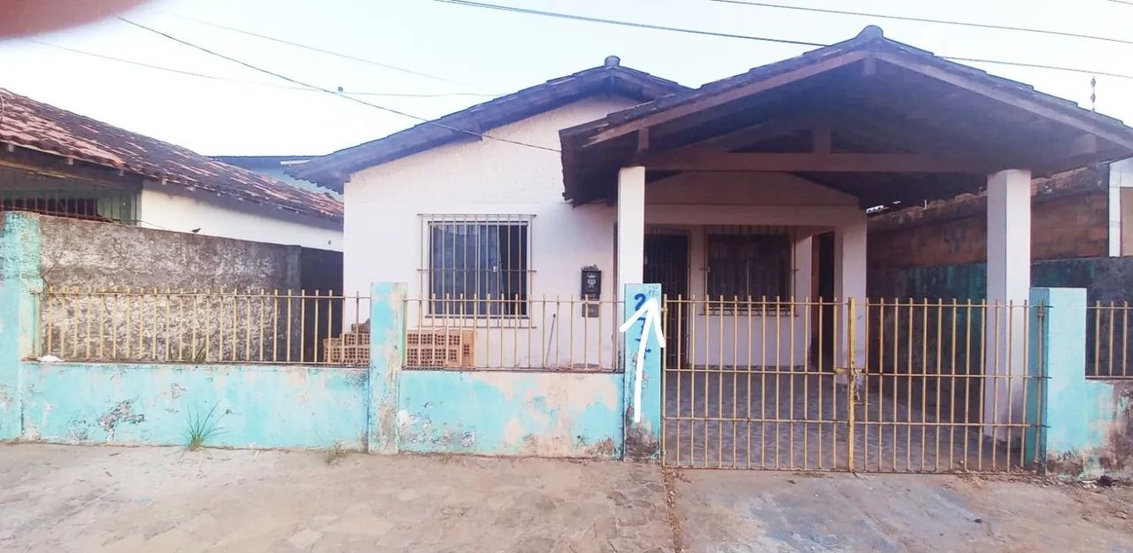 Alugo casa ampla com piscina em Salinas.