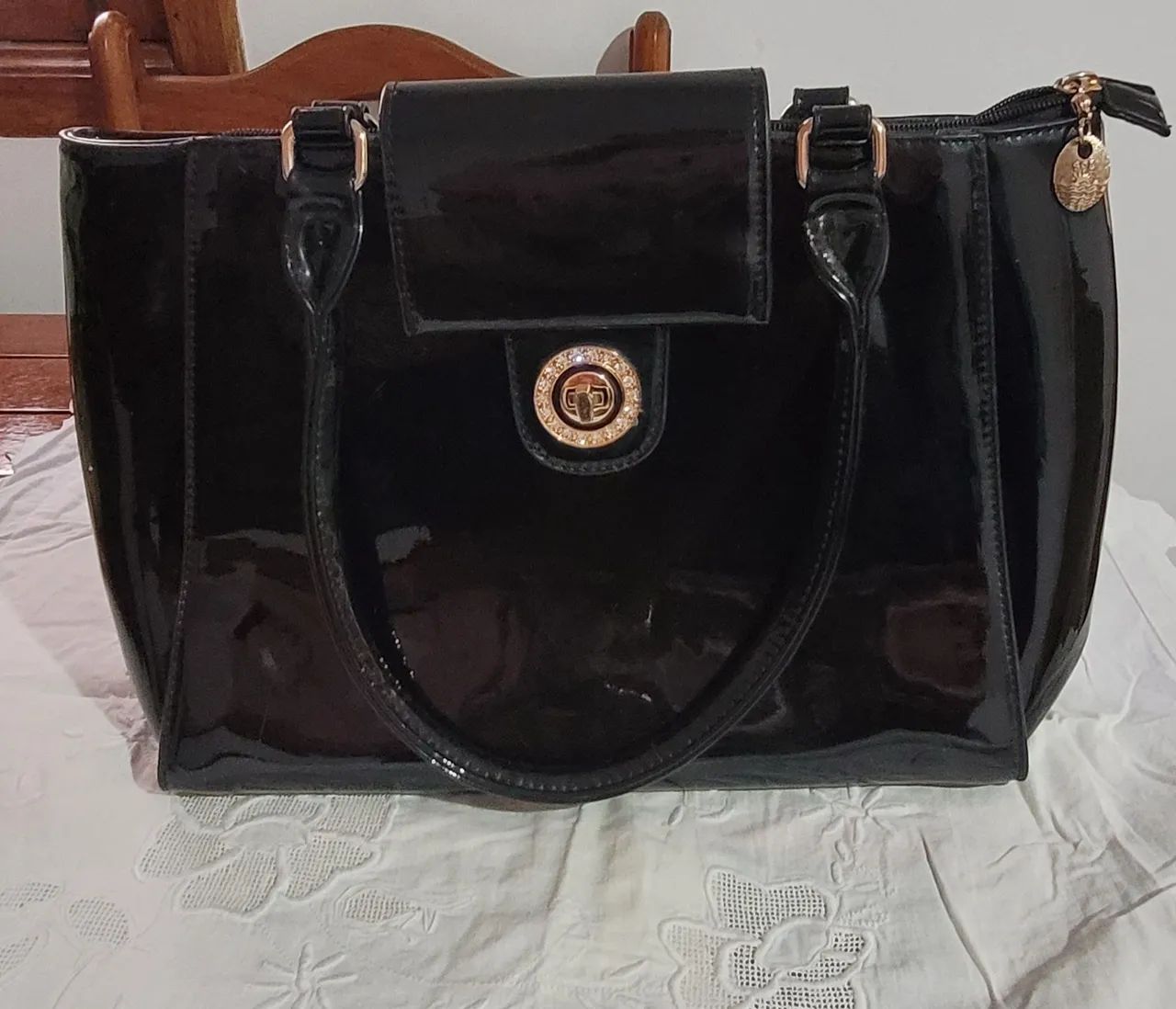 Bolsa de mão verniz preta - Foto 2